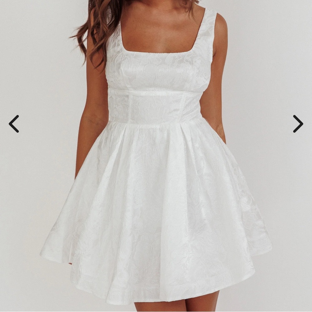 SELFIE LESLIE Belle Enchante Jacquard Mini Dress White Deep V Back Size M - Picture 4 of 16